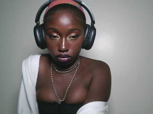 Sexxytrinityy's BongaCams show and profile