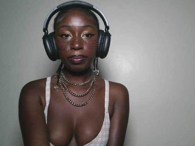 Sexxytrinityy's BongaCams show and profile