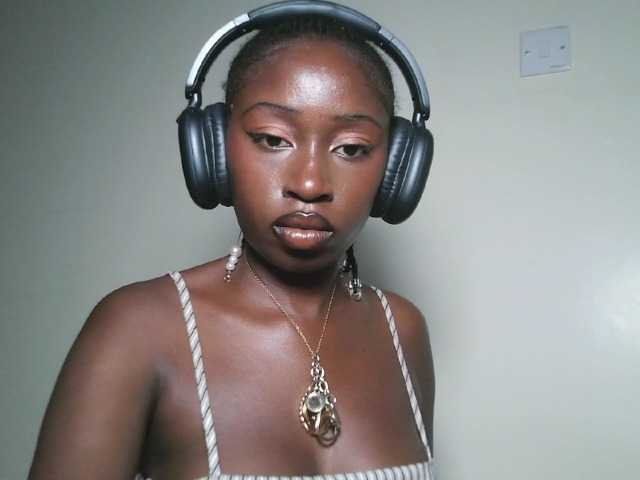 Sexxytrinityy's BongaCams show and profile