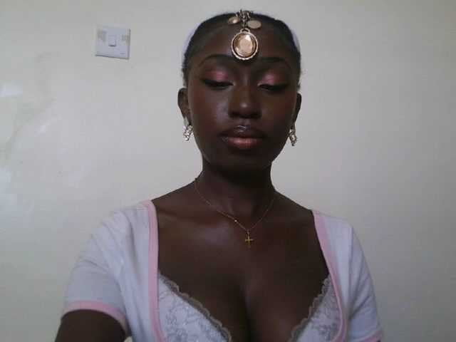 Sexxytrinityy's BongaCams show and profile