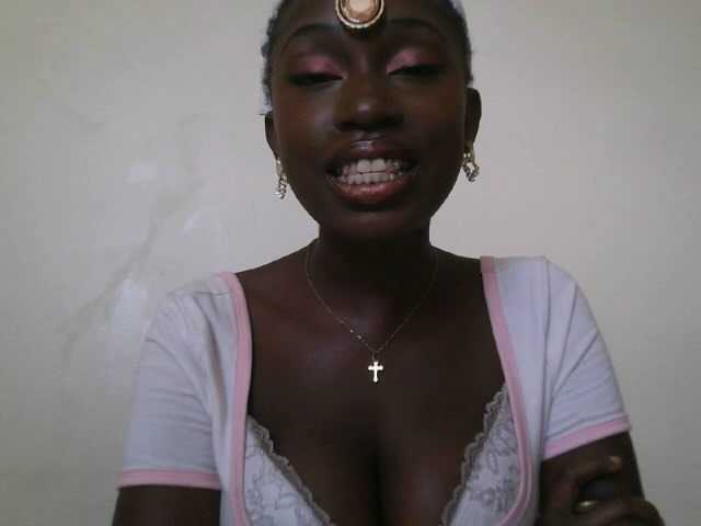 Sexxytrinityy's BongaCams show and profile