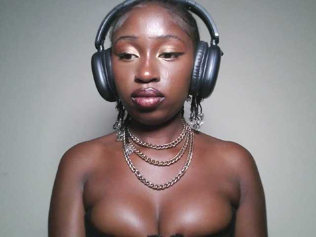 Sexxytrinityy's BongaCams show and profile