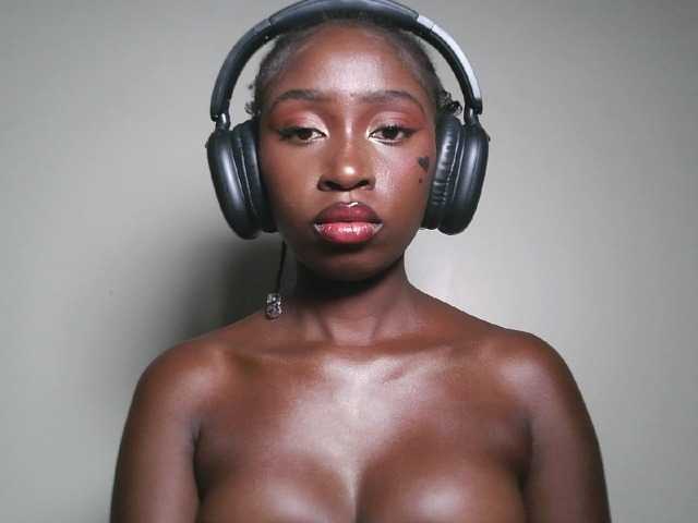 Sexxytrinityy's BongaCams show and profile