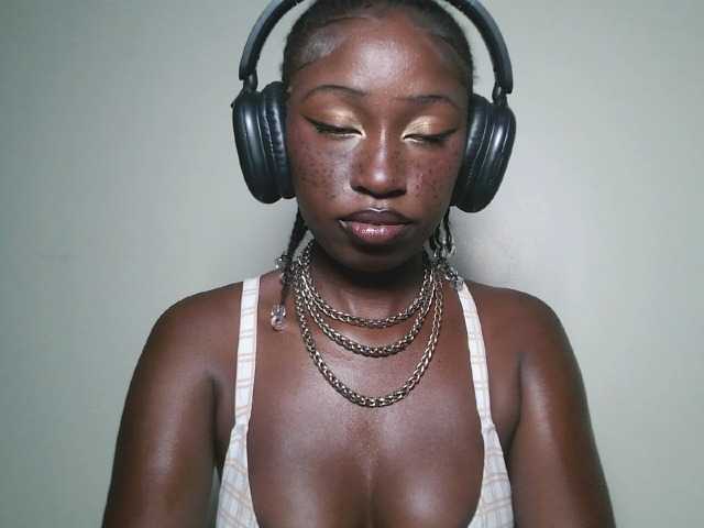 Sexxytrinityy's BongaCams show and profile