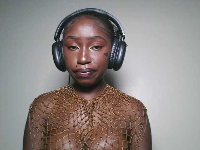 Sexxytrinityy's BongaCams show and profile