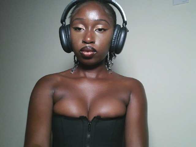 Sexxytrinityy's BongaCams show and profile