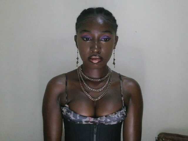 Sexxytrinityy's BongaCams show and profile