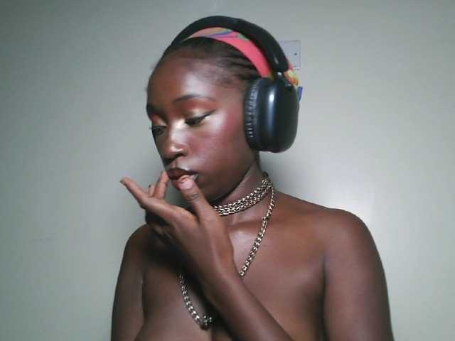 Sexxytrinityy's BongaCams show and profile