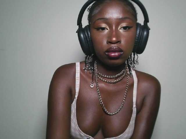 Sexxytrinityy's BongaCams show and profile