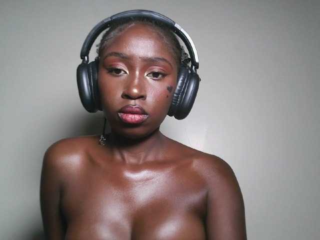 Sexxytrinityy's BongaCams show and profile