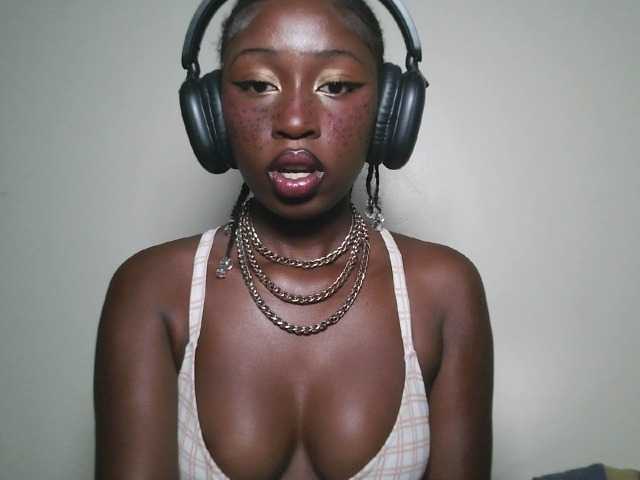 Sexxytrinityy's BongaCams show and profile