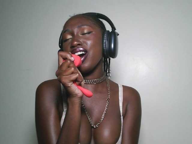 Sexxytrinityy's BongaCams show and profile