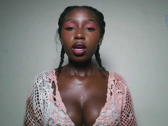 Sexxytrinityy's BongaCams show and profile