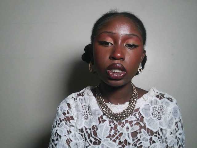 Sexxytrinityy's BongaCams show and profile