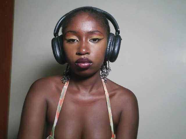 Sexxytrinityy's BongaCams show and profile
