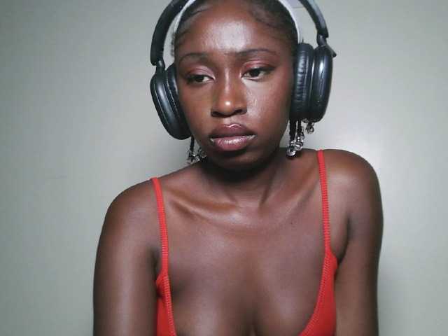 Sexxytrinityy's BongaCams show and profile