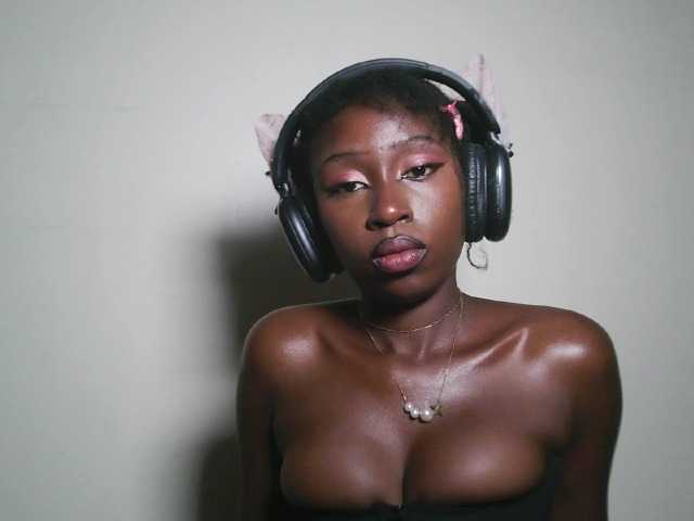 Sexxytrinityy's BongaCams show and profile