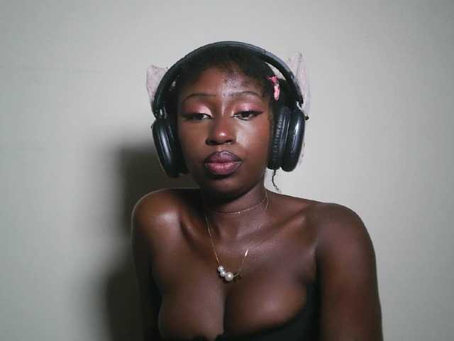 Sexxytrinityy's BongaCams show and profile