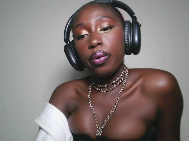 Sexxytrinityy's BongaCams show and profile