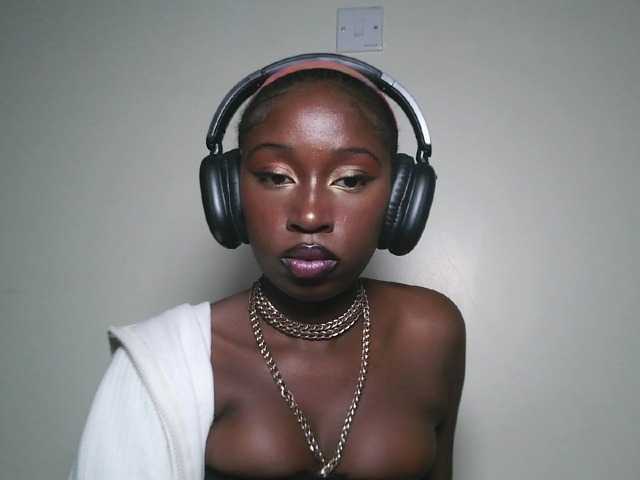 Sexxytrinityy's BongaCams show and profile