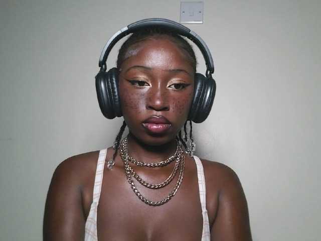 Sexxytrinityy's BongaCams show and profile