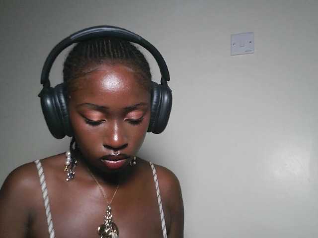 Sexxytrinityy's BongaCams show and profile