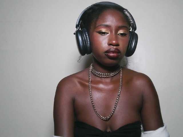 Sexxytrinityy's BongaCams show and profile