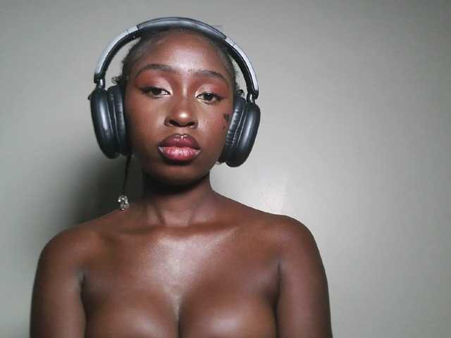 Sexxytrinityy's BongaCams show and profile