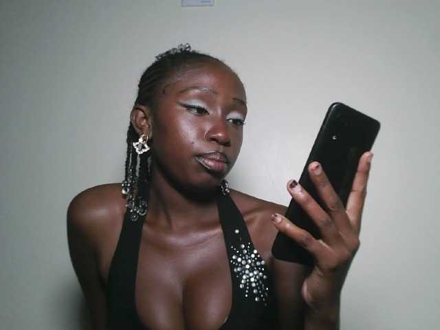 Sexxytrinityy's BongaCams show and profile