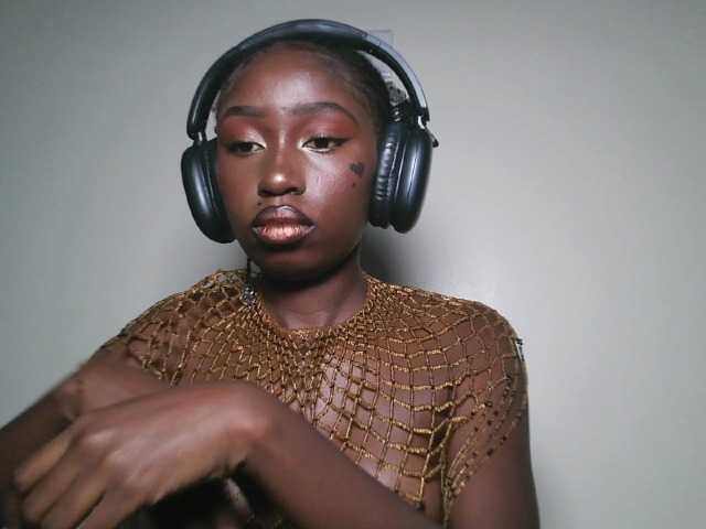 Sexxytrinityy's BongaCams show and profile