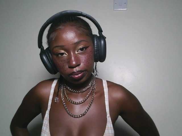 Sexxytrinityy's BongaCams show and profile