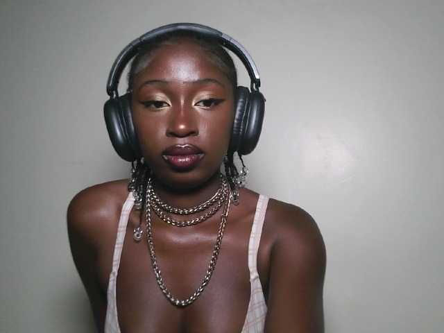 Sexxytrinityy's BongaCams show and profile