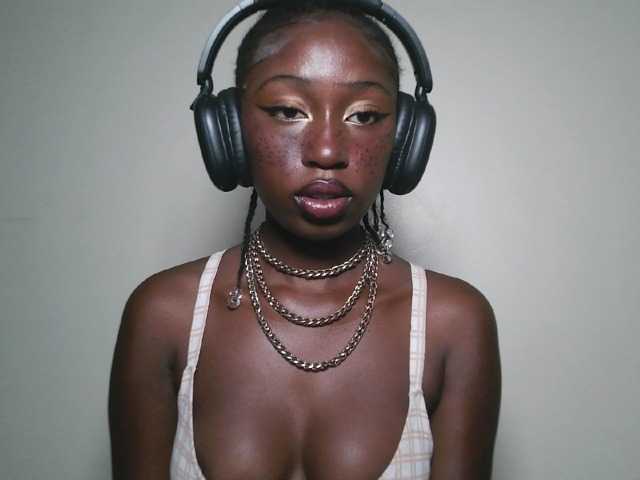 Sexxytrinityy's BongaCams show and profile