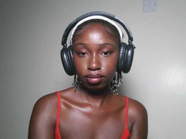 Sexxytrinityy's BongaCams show and profile