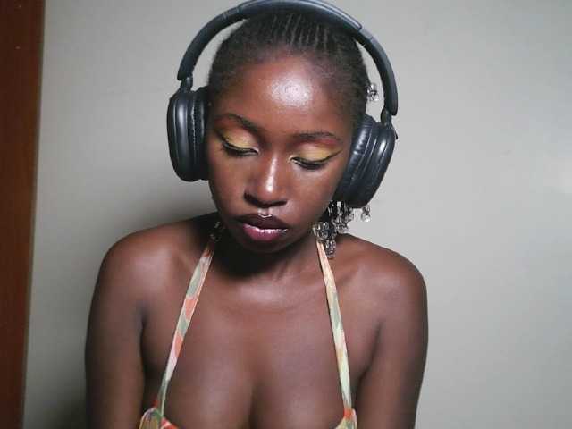 Sexxytrinityy's BongaCams show and profile