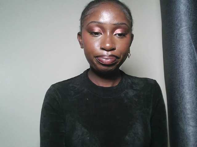 Sexxytrinityy's BongaCams show and profile