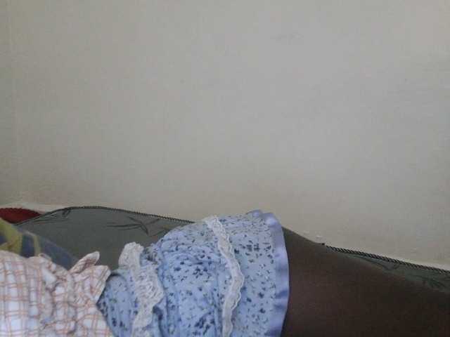 le modèle Boughie-birdy est en webcam porno dans un show sur le site bongacams, il possède les tags suivants: Ebony,Brunette,Trimmed