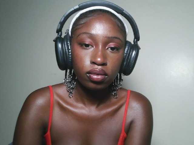 Sexxytrinityy's BongaCams show and profile