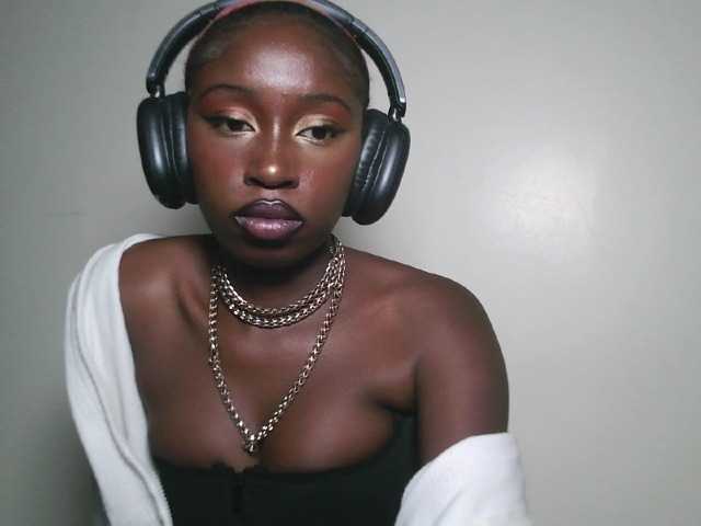 Sexxytrinityy's BongaCams show and profile