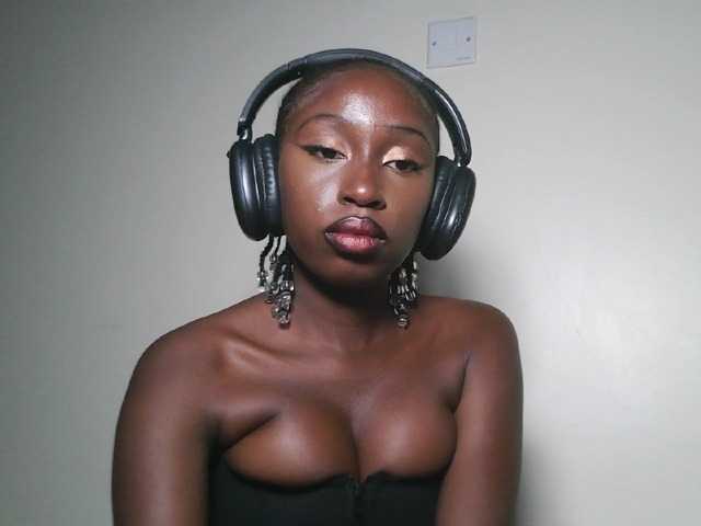 Sexxytrinityy's BongaCams show and profile