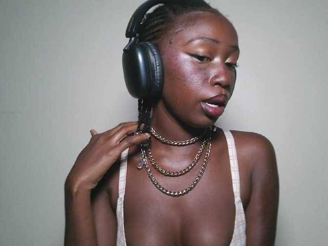 Sexxytrinityy's BongaCams show and profile