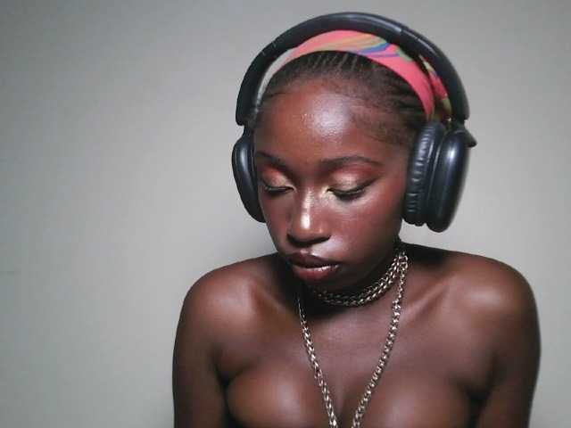 Sexxytrinityy's BongaCams show and profile