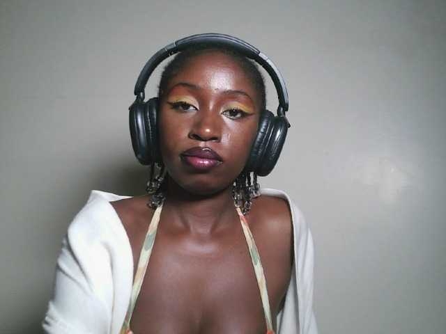 Sexxytrinityy's BongaCams show and profile