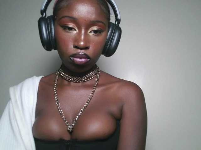 Sexxytrinityy's BongaCams show and profile