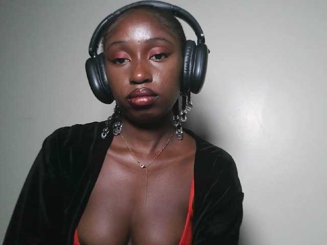 Sexxytrinityy's BongaCams show and profile