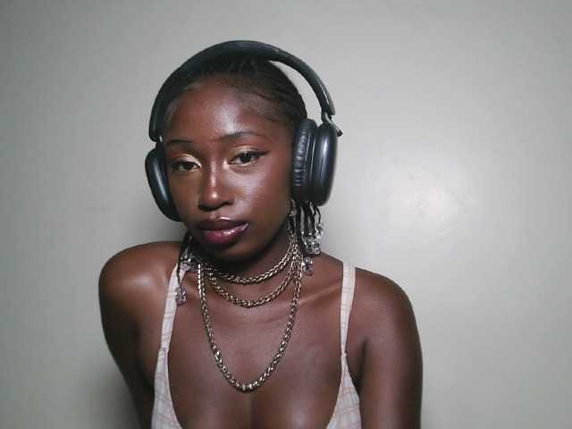 Sexxytrinityy's BongaCams show and profile