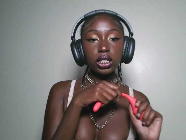 Sexxytrinityy's BongaCams show and profile