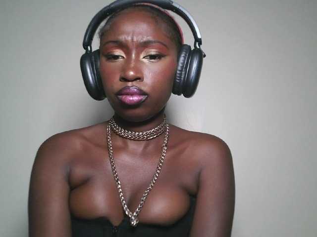 Sexxytrinityy's BongaCams show and profile