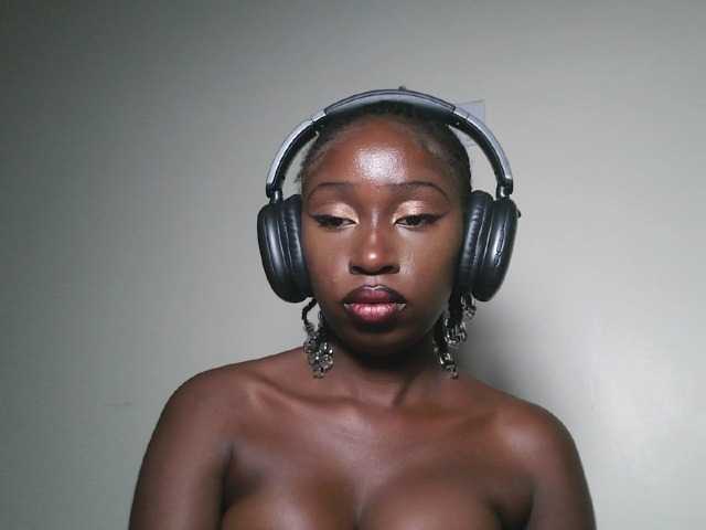 Sexxytrinityy's BongaCams show and profile