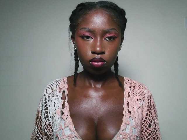 Sexxytrinityy's BongaCams show and profile